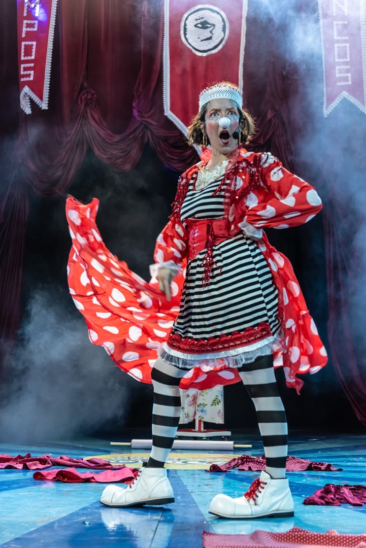 À Roupa Rara Errou a Rainha - Foto 1