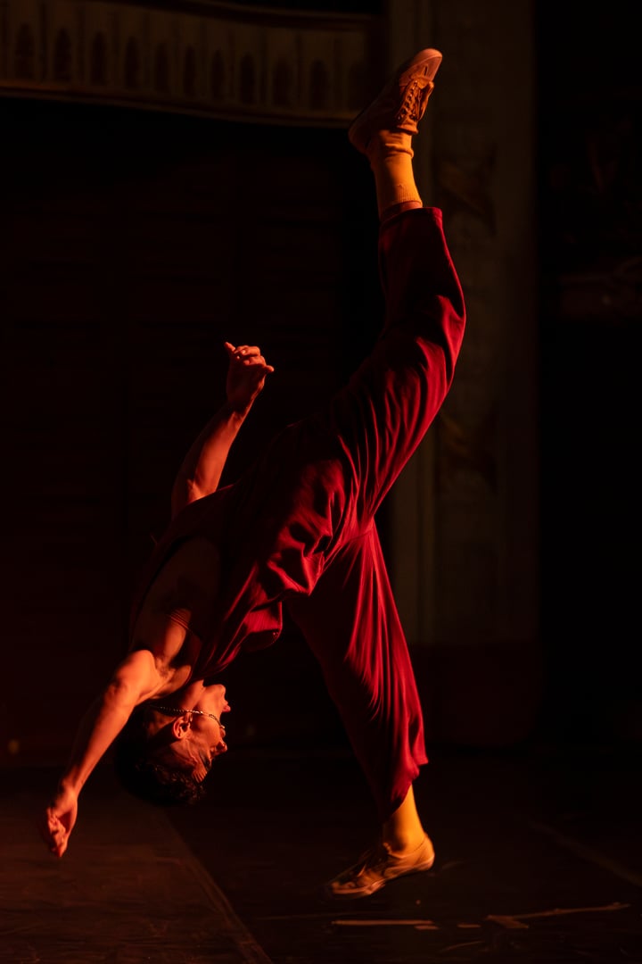 Mafê Acrobacia de solo e Ancestralidade - Foto 1