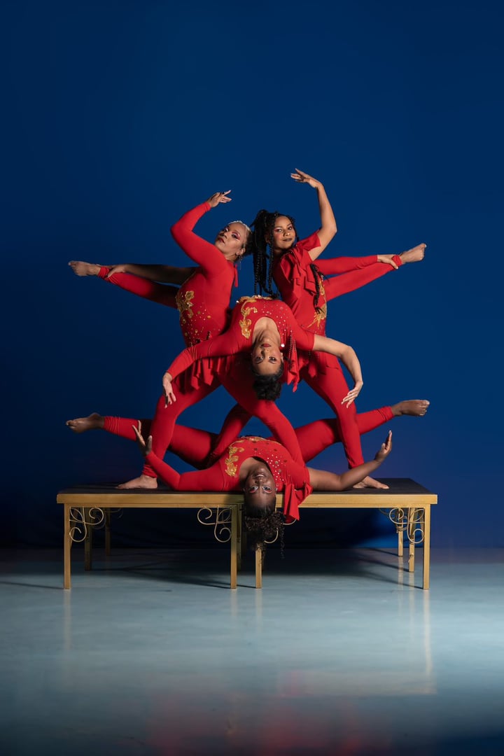 Negras Empoderadas e Contorcionistas - Foto 1