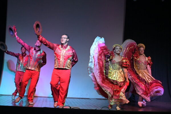 17-11-2025 - Cia de Danças Parafolclóricas Zazuê (2)