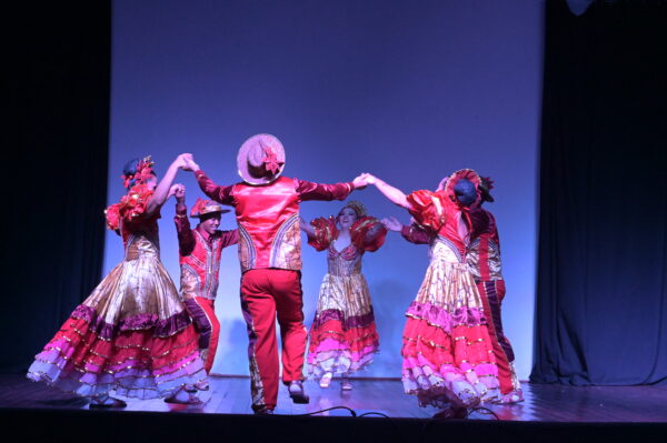 17-11-2025 - Cia de Danças Parafolclóricas Zazuê (3)