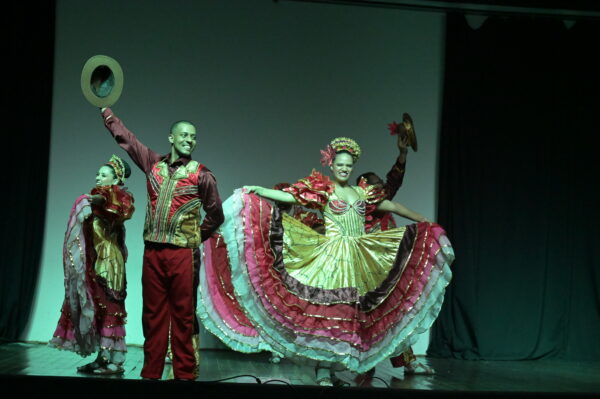 17-11-2025 - Cia de Danças Parafolclóricas Zazuê (4)