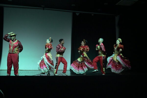 17-11-2025 - Cia de Danças Parafolclóricas Zazuê (5)