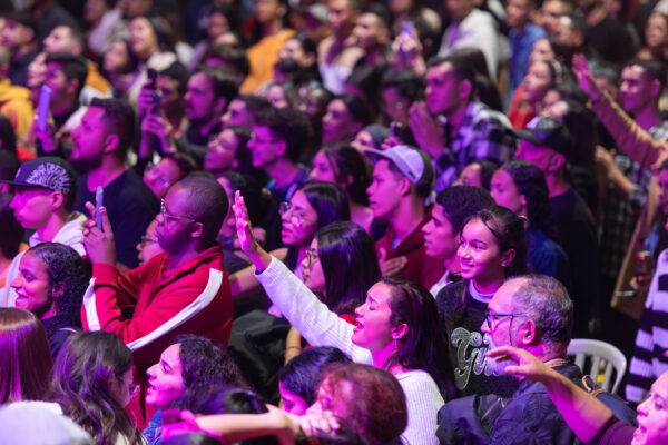 ADRIANO ESCANHUELAwww.escanhuela